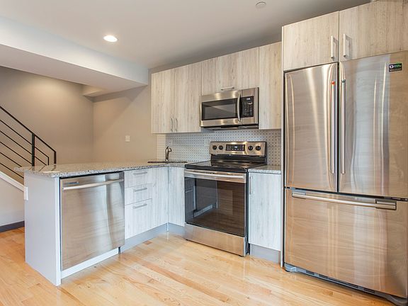 2nd image of 2541-43 Montrose St #C