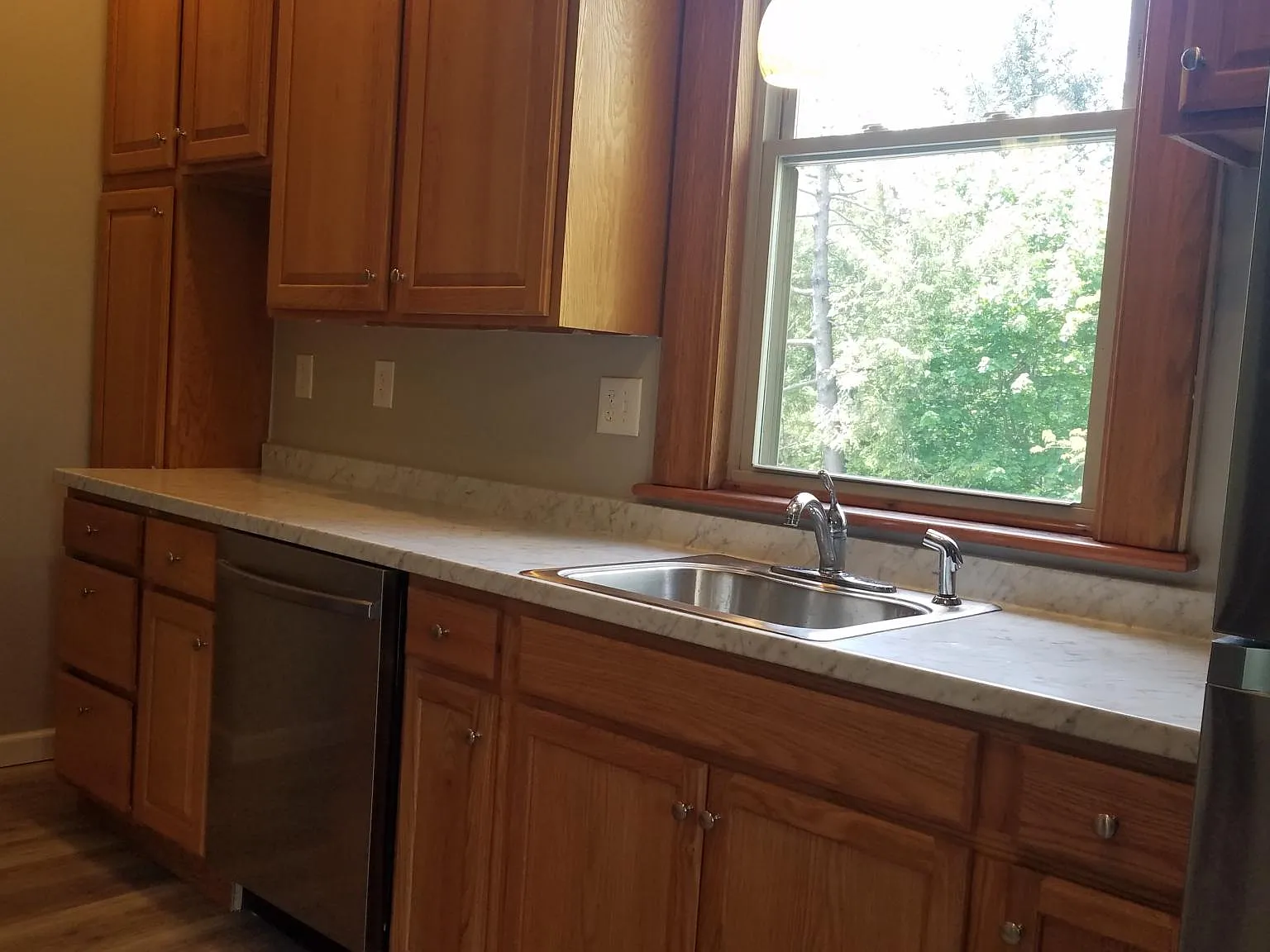 3 bed, 1600 sqft, $1,550 — Photo 2