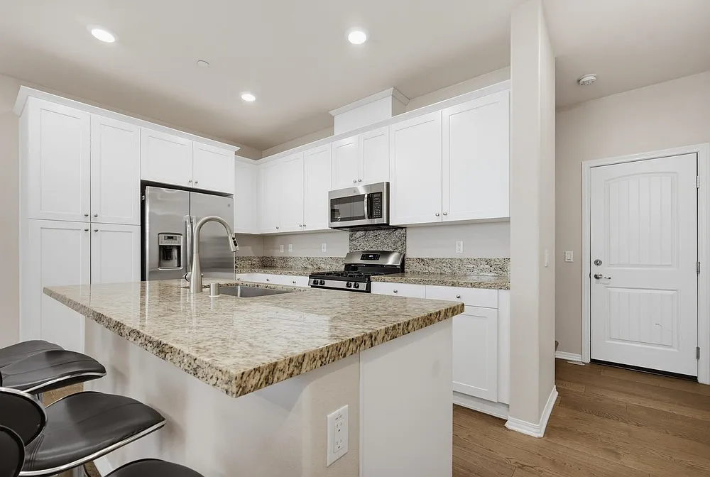 3 bed, 2.5 bath, 1468 sqft, $3,400 — Photo 4