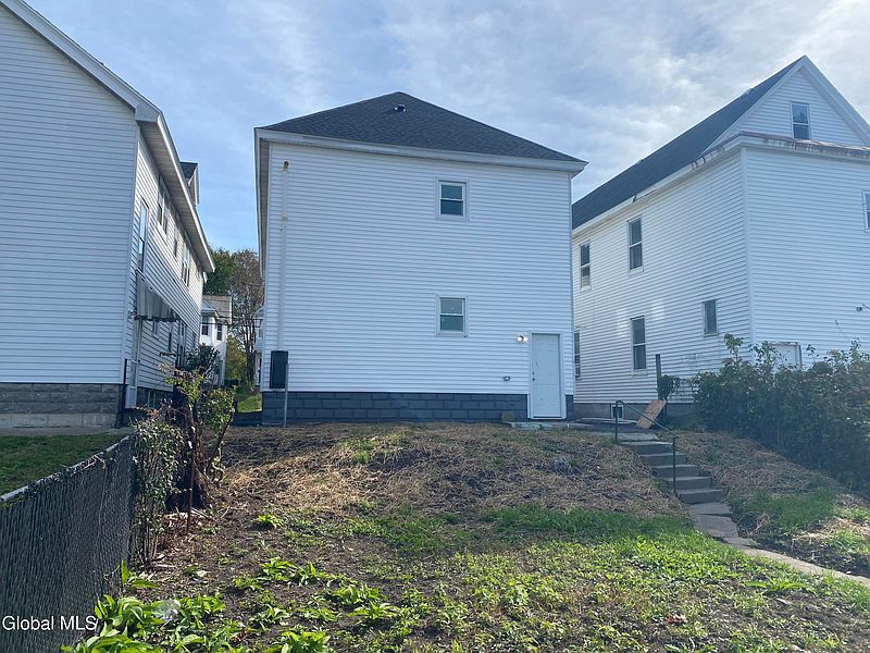 4th image of 1755 Avenue B