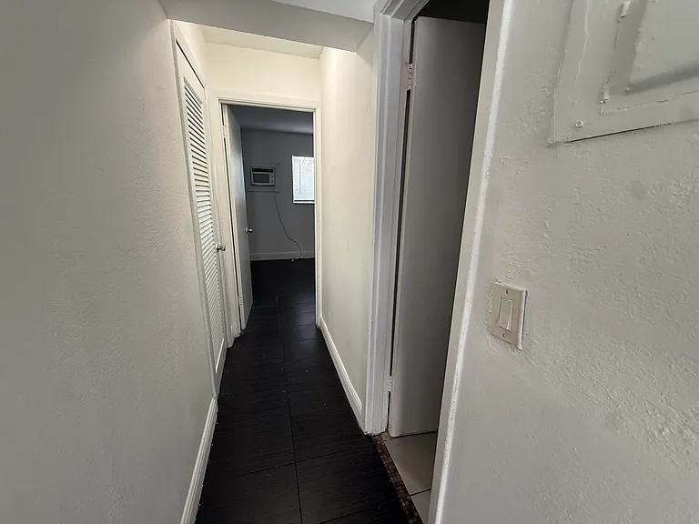 37 SW 14th St #9 — Photo 9