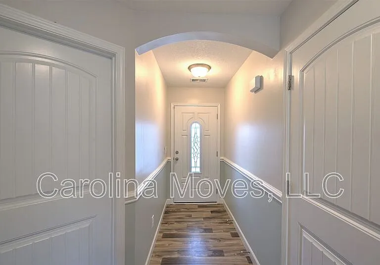 1303 Lindale Pl — Photo 3