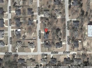 210 Sandy Dr, Lindale, TX 75771