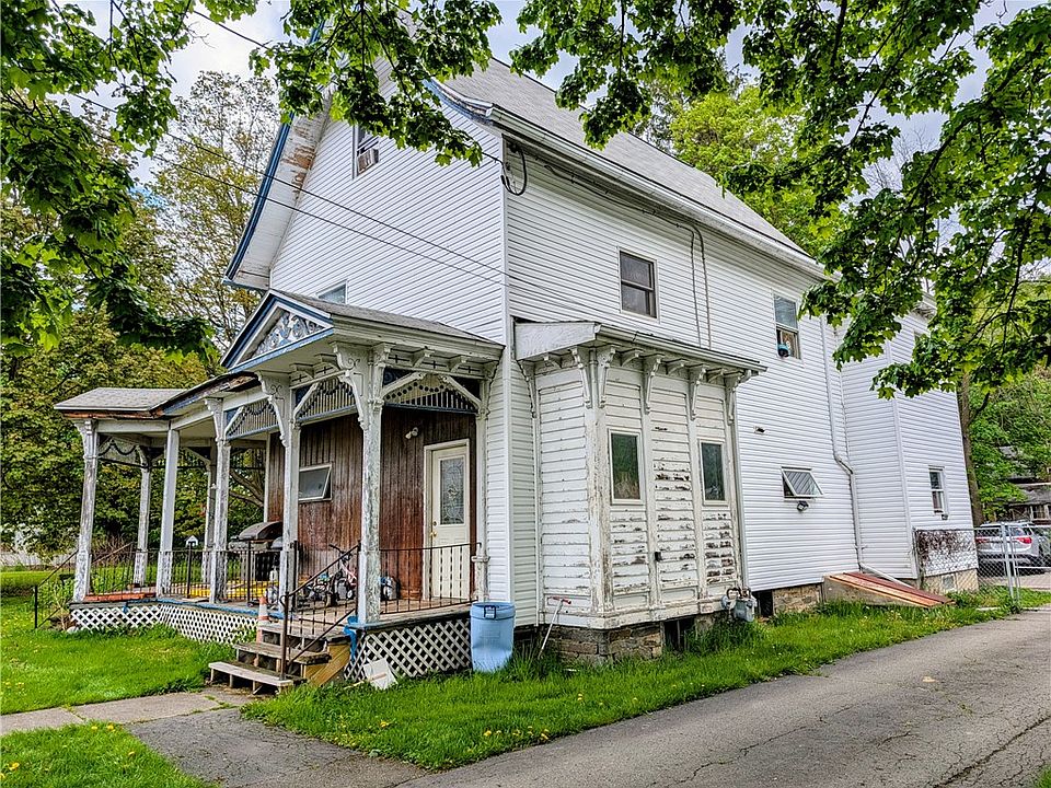 1st image of 286 Main St