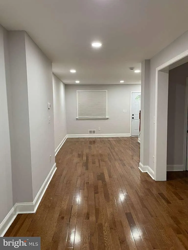 2 bed, 2.0 bath, 900 sqft, $1,500 — Photo 3