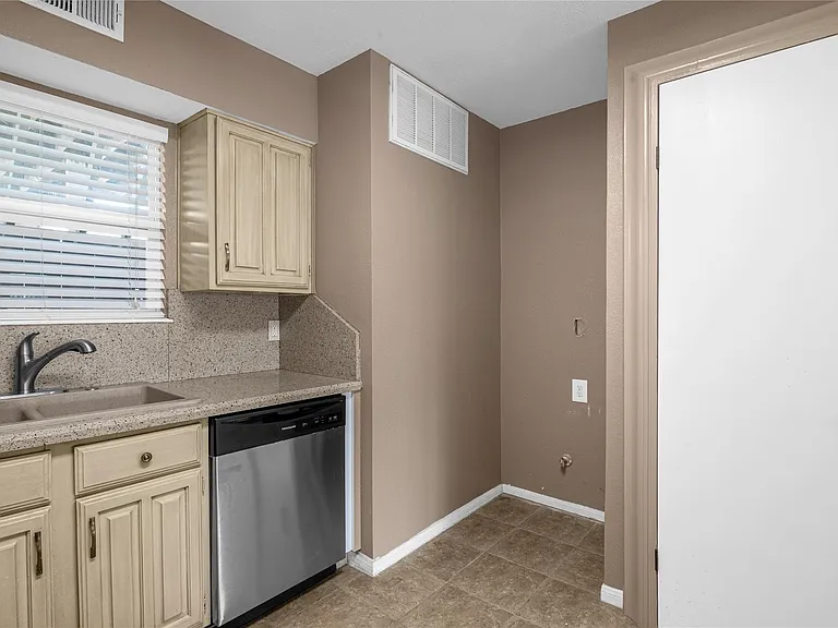 4747 Nasa Pkwy #206 — Photo 18