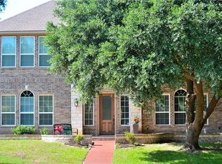 909 Hideaway Pl, Desoto, TX 75115