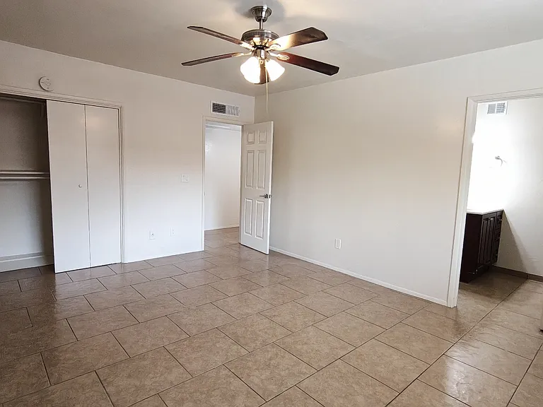 1675 E Prince Rd #1675 — Photo 6