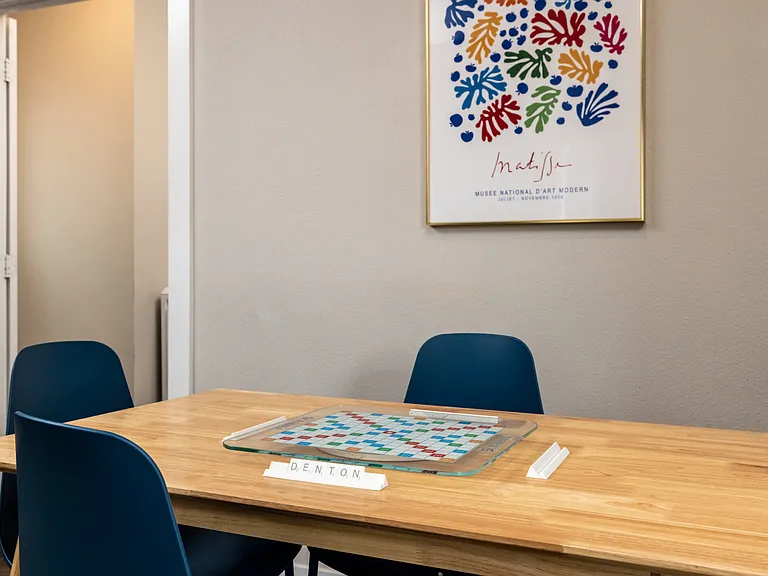 Enjoy family and friends in dining area - 4 chairs