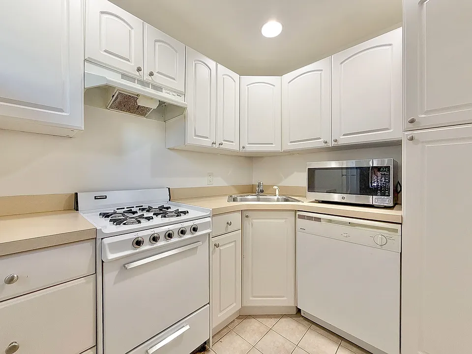 197 Newark Ave #1
