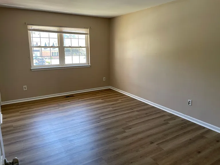 925 Sir Wilfred Cir — Photo 10
