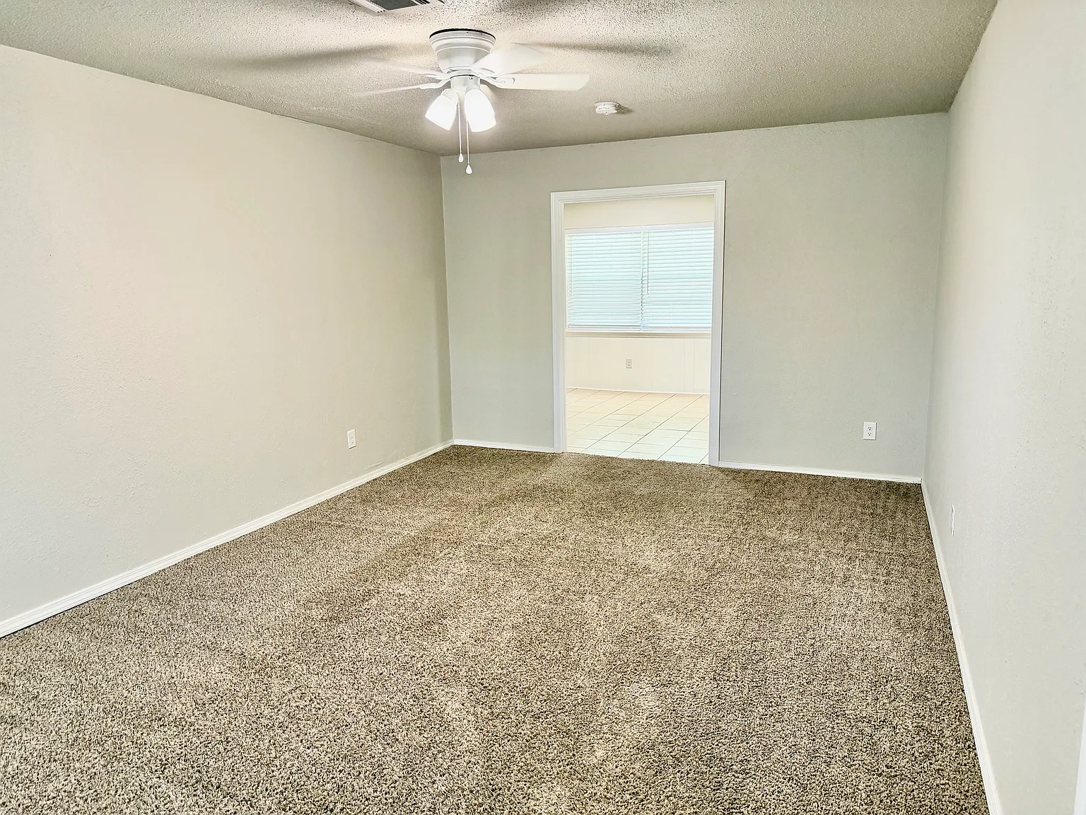 3 bed, 1802 sqft, $1,450 — Photo 3