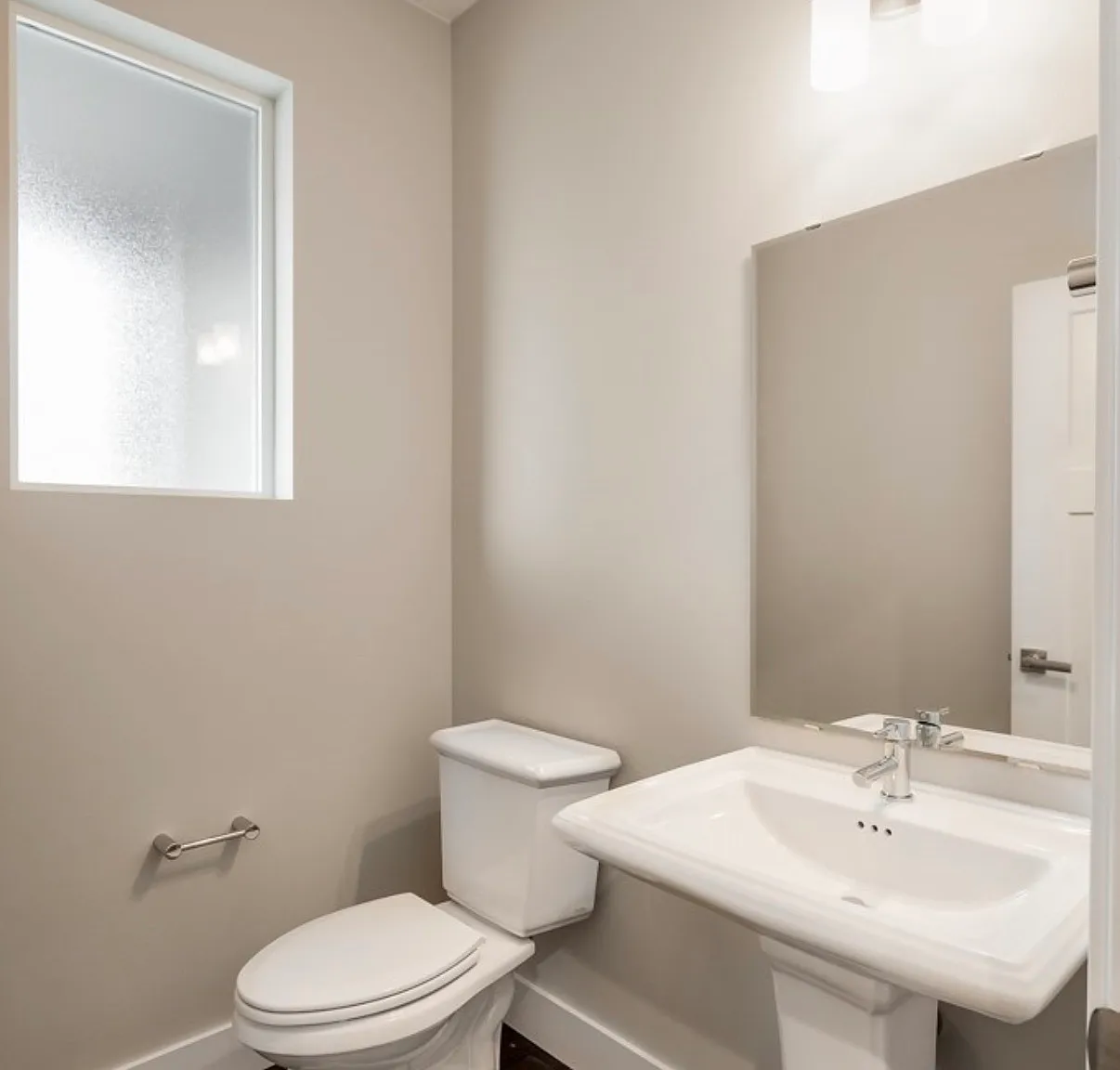 3 bed, 2.5 bath, 1960 sqft, $3,400 — Photo 2