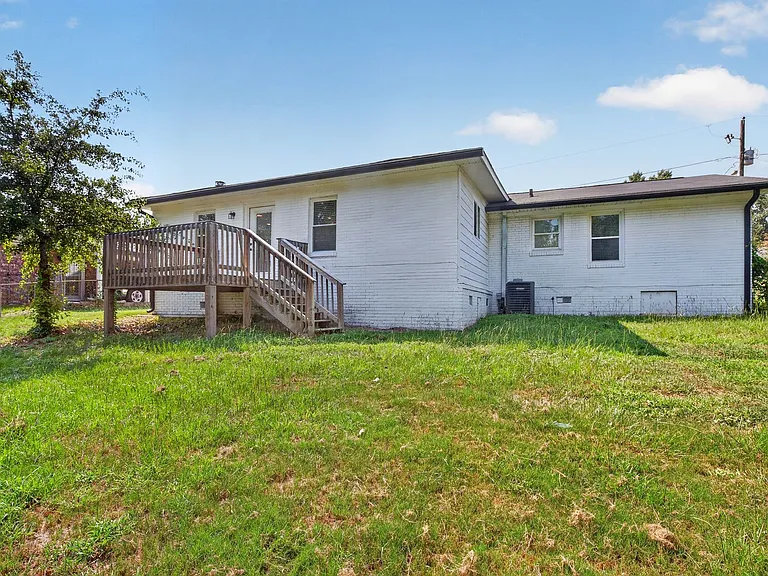 3320 Hillis Rd — Photo 8