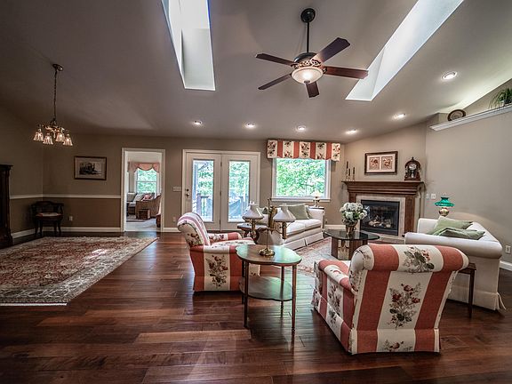 4th image of 23 Brummel Ln