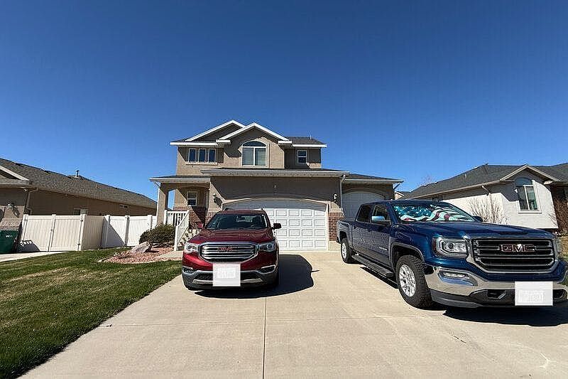 1st image of 702 Weaver Ln