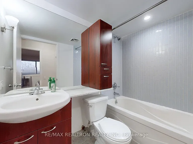 1050 The Queensway #217 — Photo 35