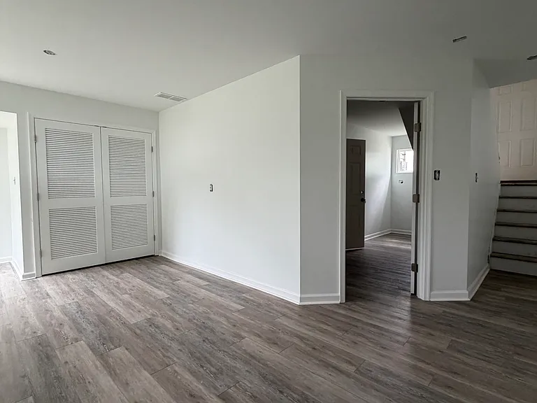 121 Westover Dr — Photo 1