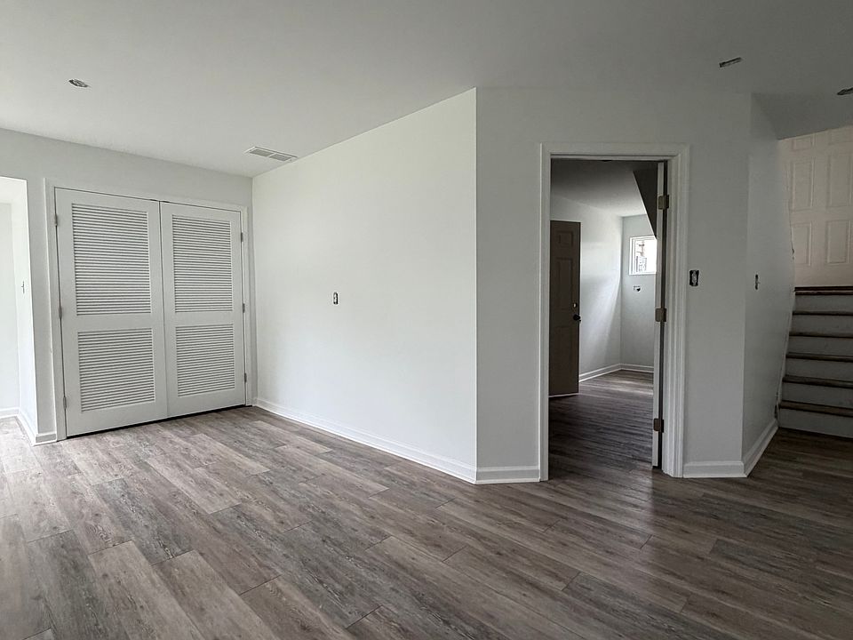 1st image of 121 Westover Dr