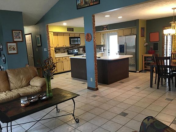 2nd image of 1402 Barcelona Dr
