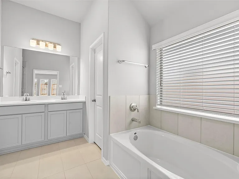 10414 Starfire Yellow Dr — Photo 19
