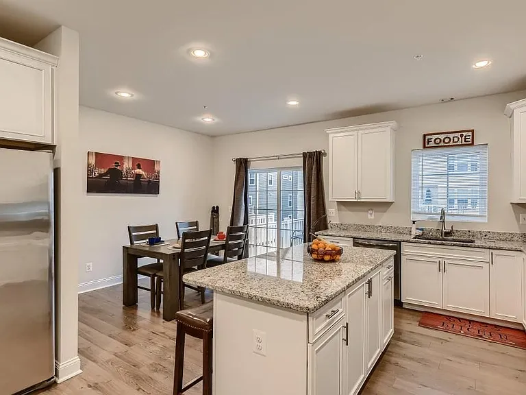 625 Heathland Trl — Photo 2