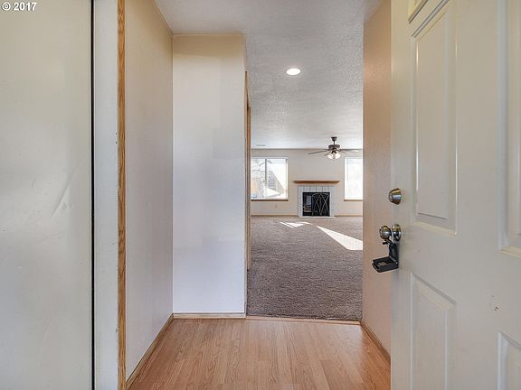 5th image of 10411 NE 67th St