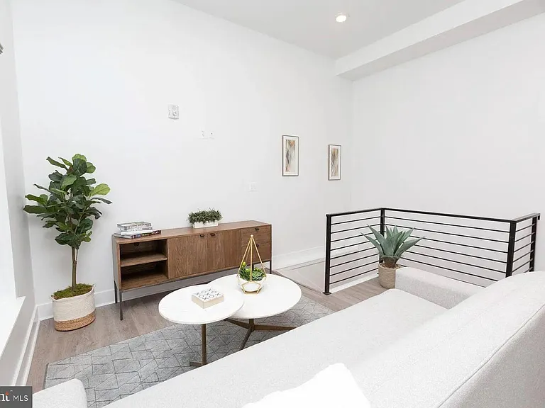 1742 Fleet St #204 — Photo 6