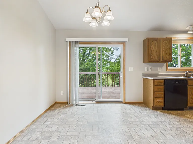2505 N Vincent Ave — Photo 10