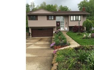 6107 Forest Ridge Dr, North Olmsted, OH
