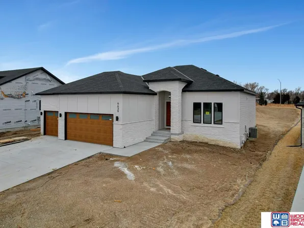 9639 Topher Blvd, Lincoln, NE 68526