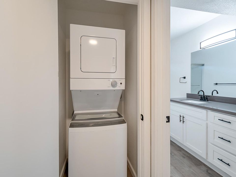 1st image of 515 E Dunbar Dr APT 6