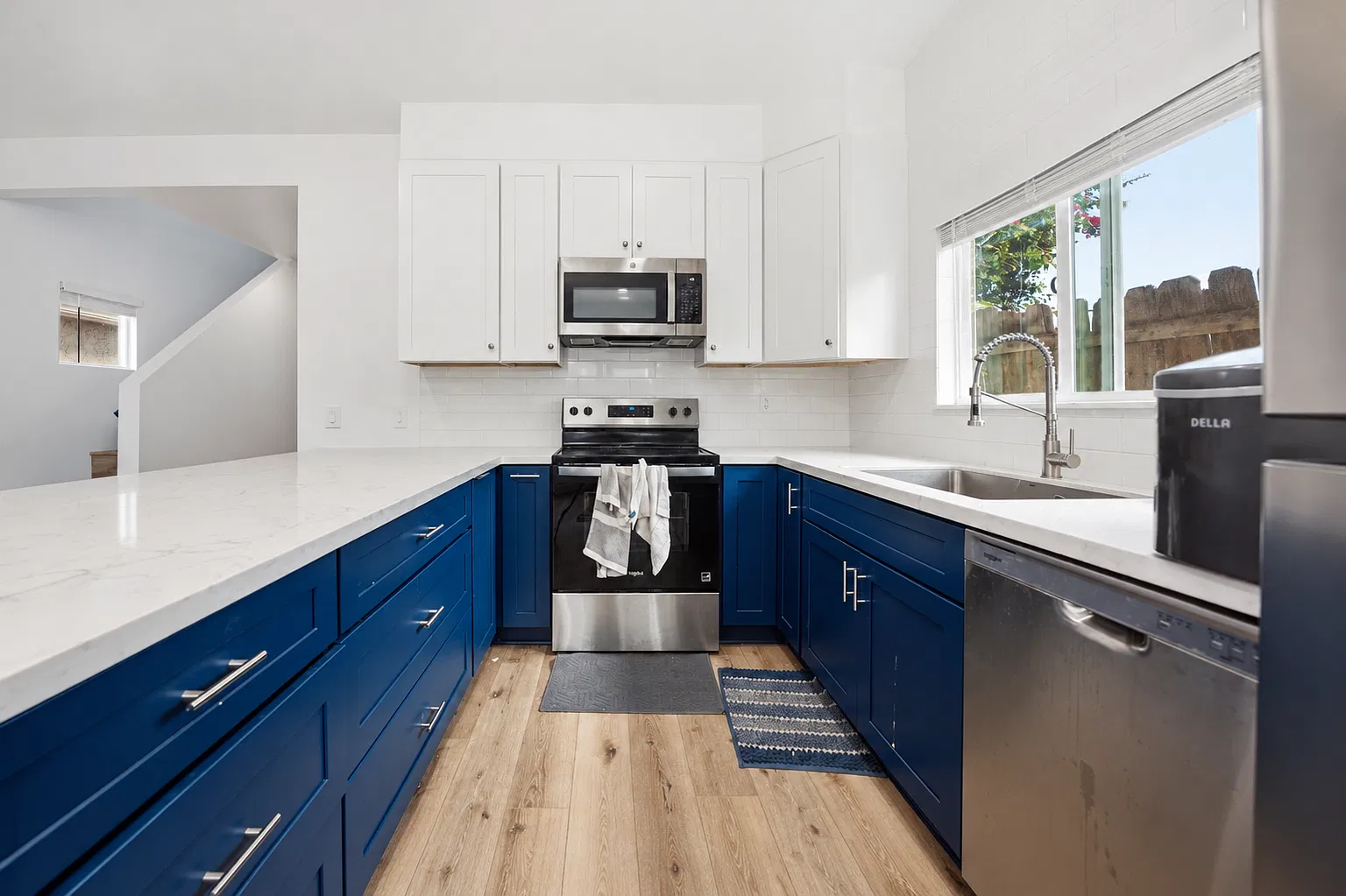 4 bed, 1200 sqft, $5,100 — Photo 1