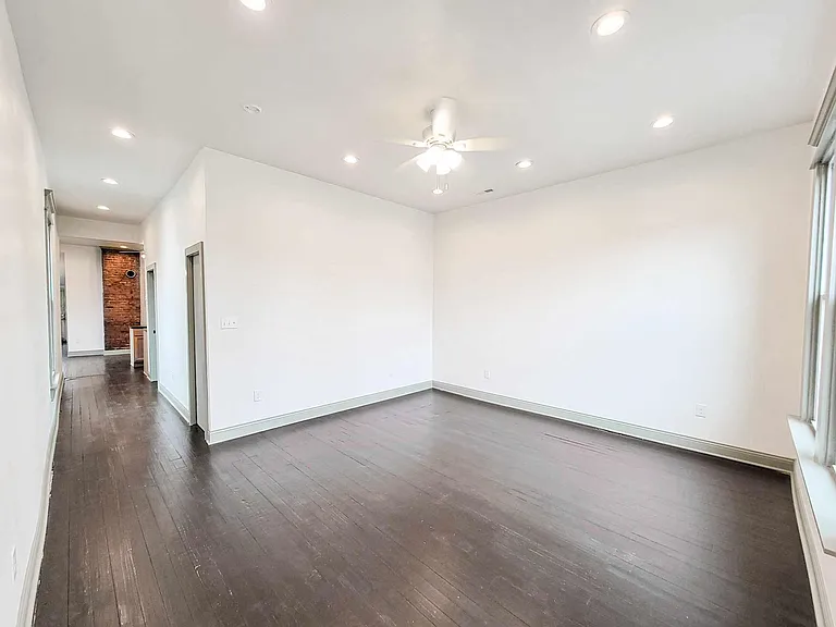 1104 Milton St — Photo 7