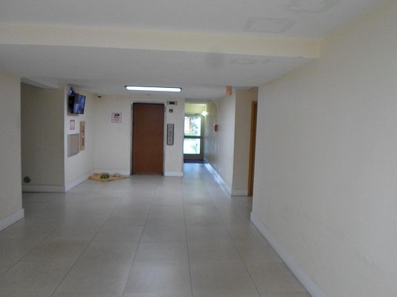 4th image of 9350 Fontainebleau Blvd APT 515