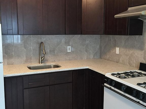 3rd image of 328 Castle Hill Ave #1