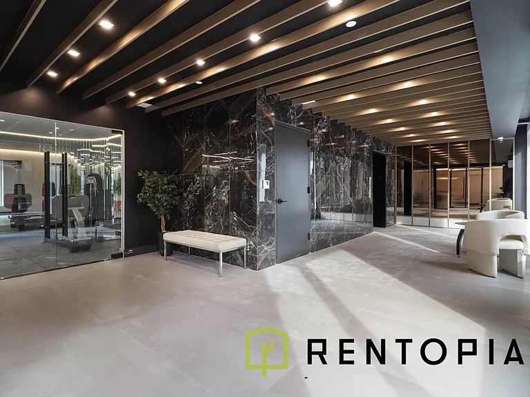 228 Berry St #7P — Photo 8
