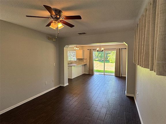 4th image of 2915 Amber Oak Dr