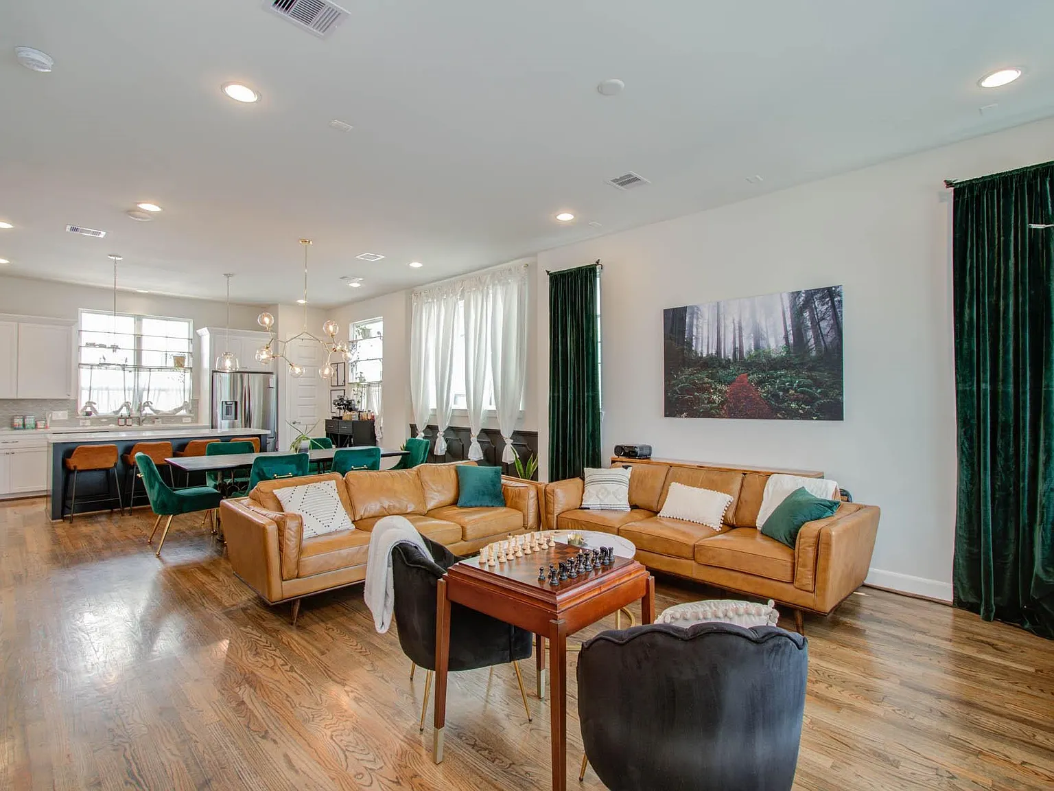 3 bed, 3.5 bath, 2070 sqft, $3,000 — Photo 4