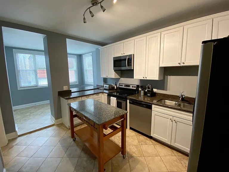 913 W Belden Ave #1 — Photo 6
