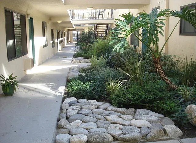 Castillian Apartments — Photo 4
