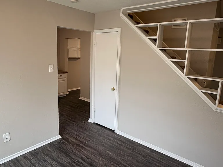 415 Stonehenge Dr — Photo 7