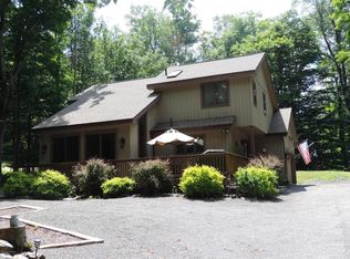 111 Lyman Ln, Gouldsboro, PA 18424