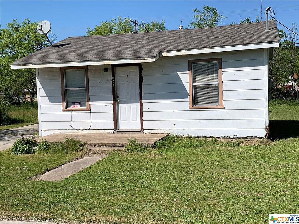1st image of 604 W Avenue B