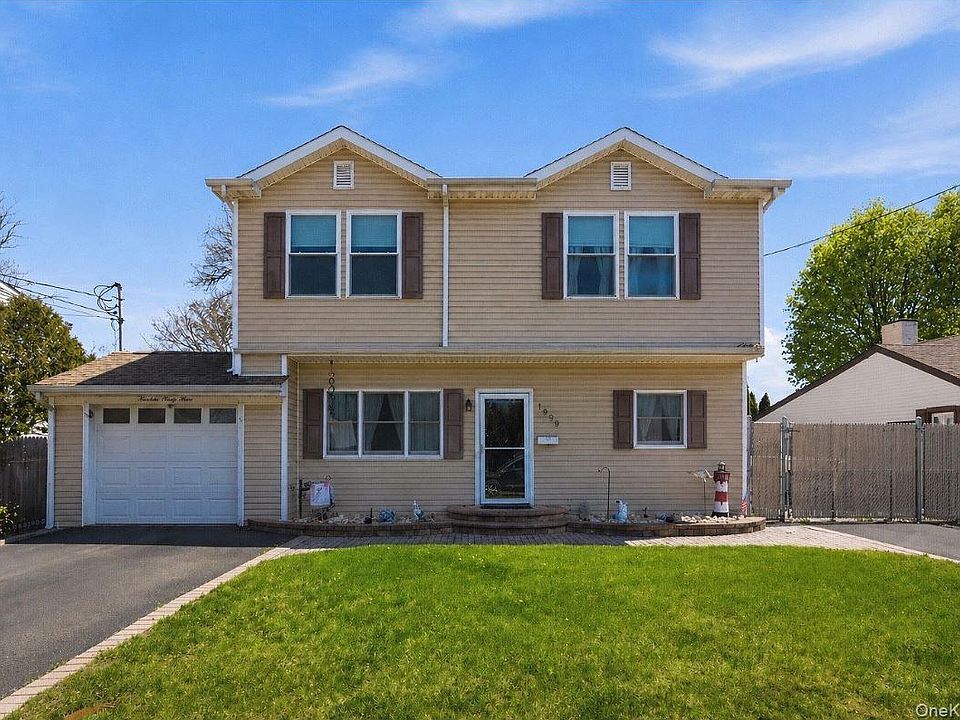 1st image of 1433 Manatuck Boulevard