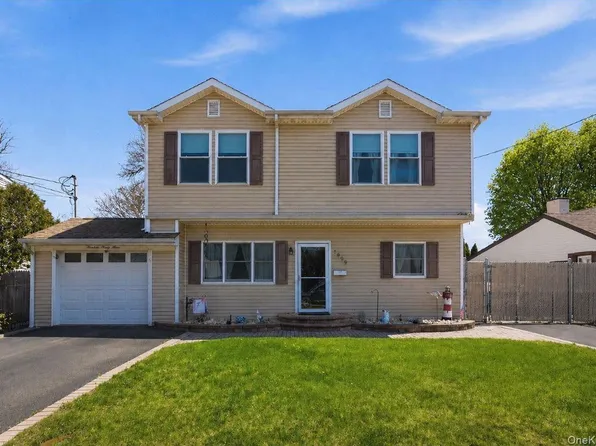 1433 Manatuck Boulevard, Bay Shore, NY 11706