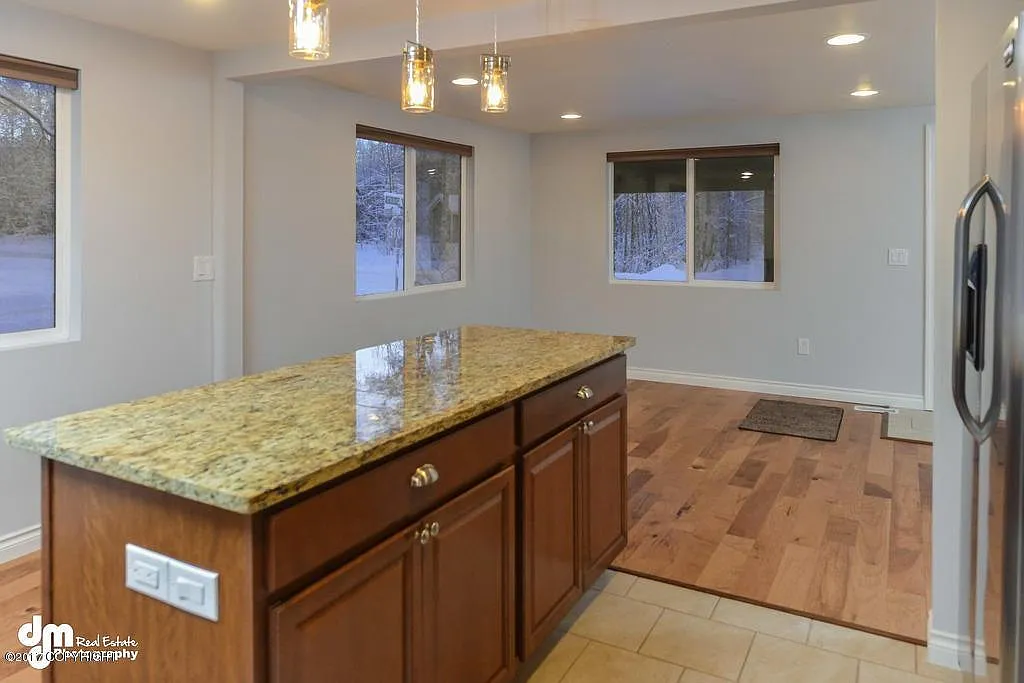 3 bed, 1280 sqft, $2,725 — Photo 4
