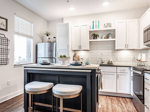 3rd image of 1224 Prospect St #219