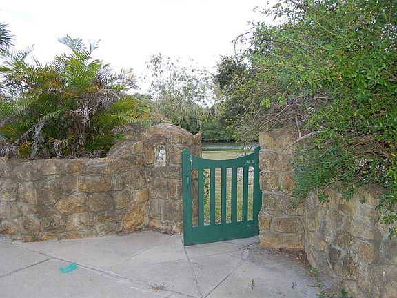 3rd image of 1811 Lincoln Dr