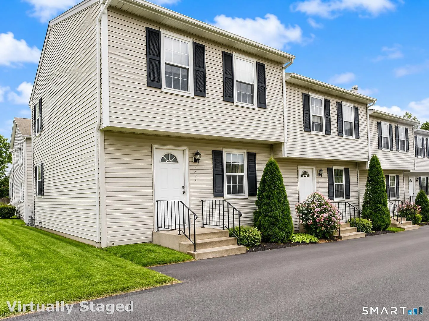 3 bed, 1.5 bath, 1240 sqft, $3,200 — Photo 1